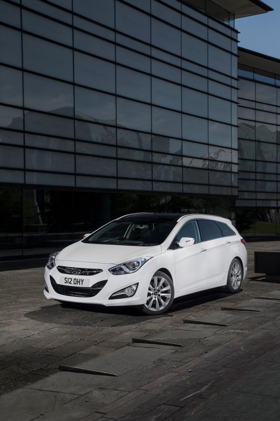  Hyundai i40 Tourer 2014 года  (UK) (фото 2 из 73)